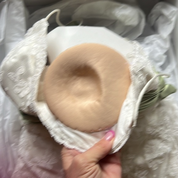 Watters Lace Wedding Dress - Picture 4 of 8